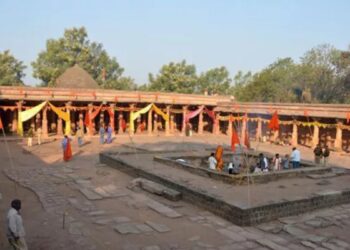 [Asia News] Madhya Pradesh, archaeologists inspect Dham mosque disputed by Hindus