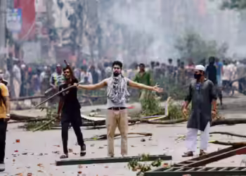 [ Wion ] Bangladeshi Hindus, their homes, businesses, temples targeted in continuing violence: WATCH