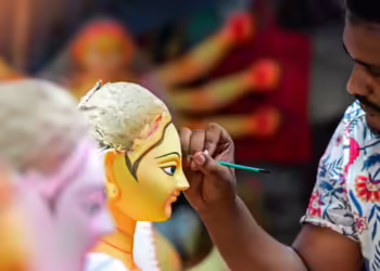 [ VOA Bangla ] Bangladeshi Hindus voice fear, anxiety as Durga Puja begins