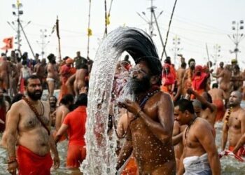 [ The Emporia Gazette ] Unfazed devotees shrug off stampede at India mega-festival