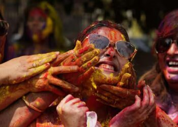 [ NewsBytes ] Pakistan: University issues notice to Hindu students for Holi celebrations